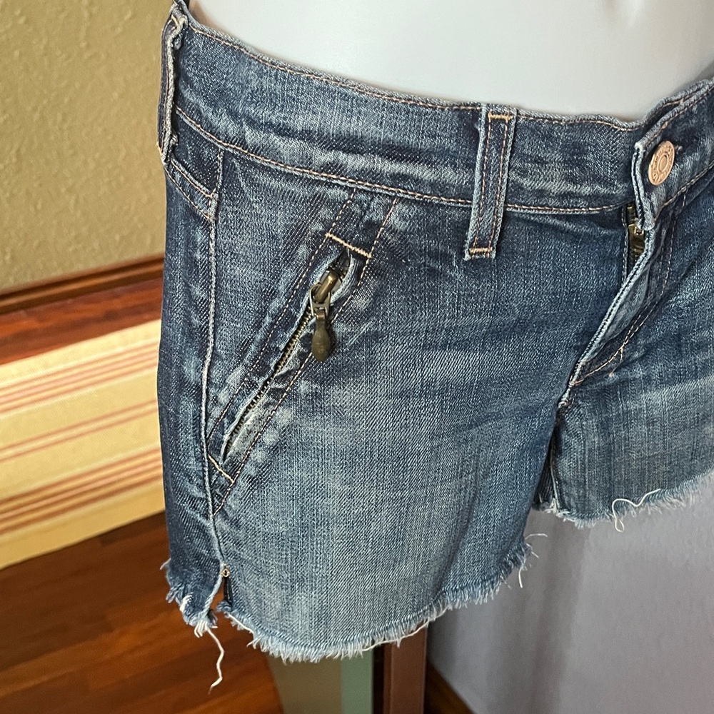 7 For All Mankind Blue Jean Shorts with zipper front pockets Sz 26💚 - Picture 4 of 12